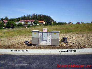 Pozemek na RD ve Stranicch, vlak.  spoj