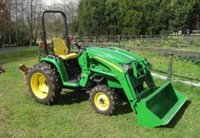 2008 John Deere 3320