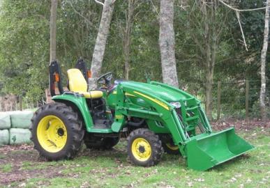 2008 John Deere 3320